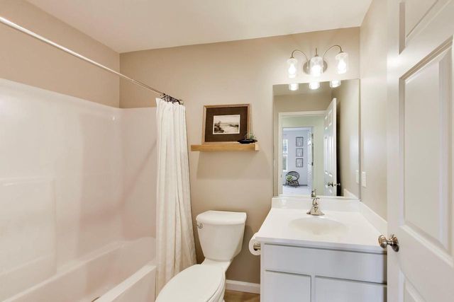 1420 E Longneedle LANE, Elkhorn, WI 53121