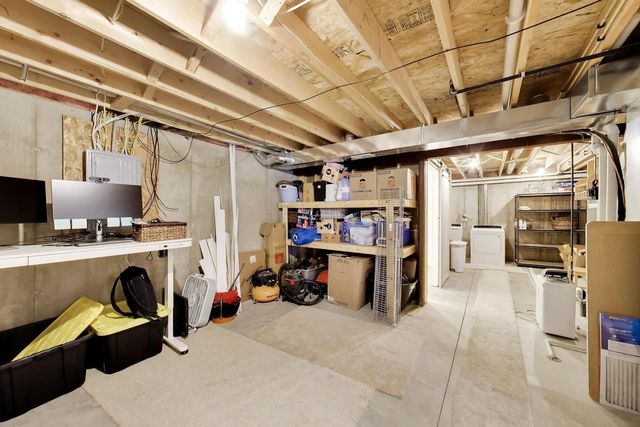 1420 E Longneedle LANE, Elkhorn, WI 53121