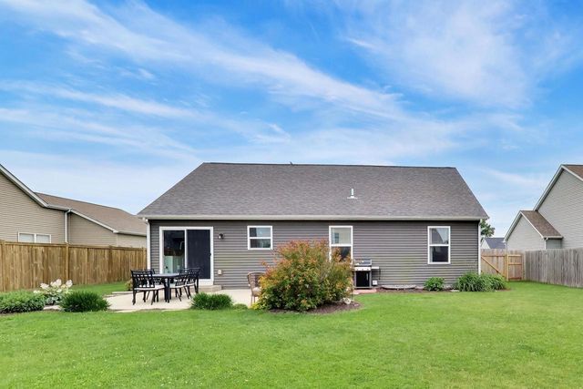1420 E Longneedle LANE, Elkhorn, WI 53121