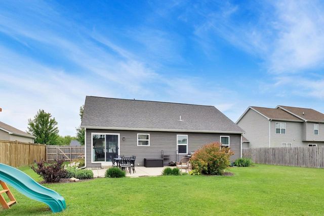 1420 E Longneedle LANE, Elkhorn, WI 53121