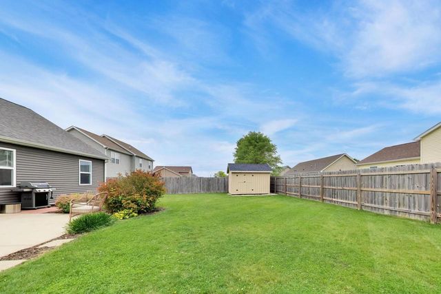 1420 E Longneedle LANE, Elkhorn, WI 53121