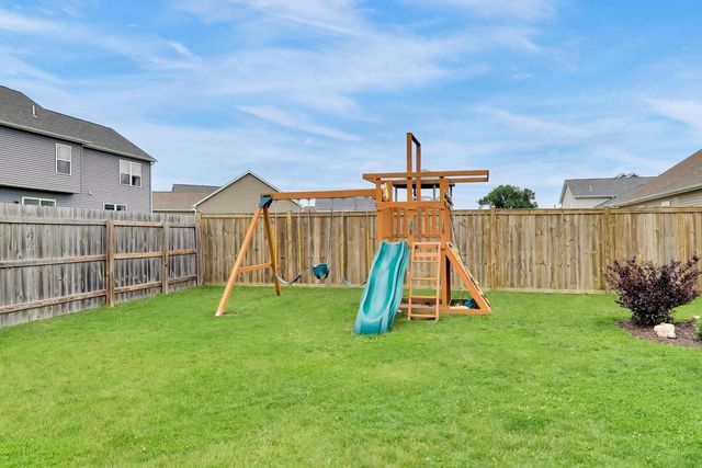 1420 E Longneedle LANE, Elkhorn, WI 53121
