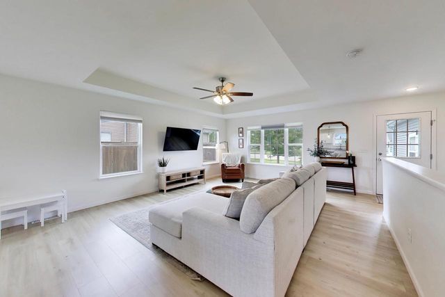 1420 E Longneedle LANE, Elkhorn, WI 53121