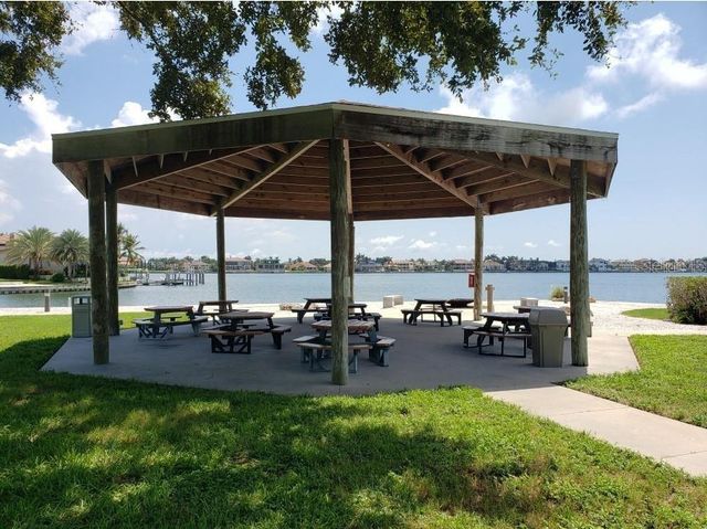 5200 BRITTANY DR. S 1510, St Petersburg, FL 33715