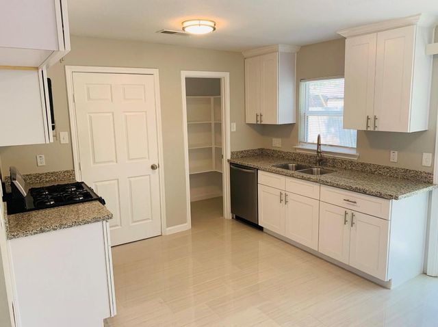 8027 Herschelwood Street, Houston, TX 77033