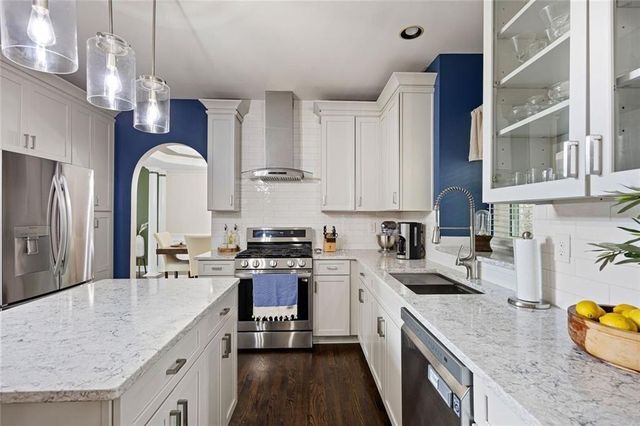 512 Cypress Pointe, Woodstock, GA 30189