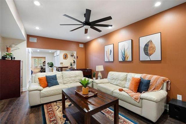 512 Cypress Pointe, Woodstock, GA 30189