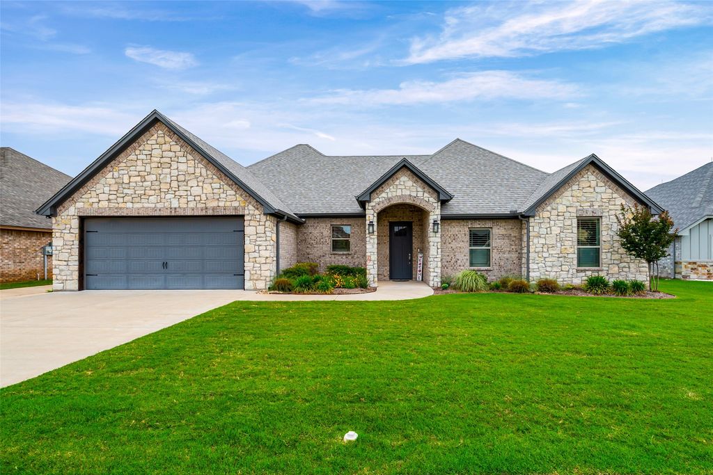 6620 Pinehurst Drive, Granbury, TX 76049