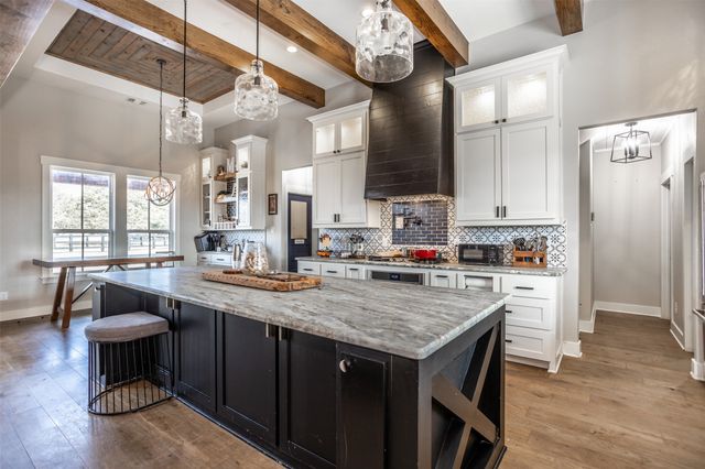 1205 Northshore Lane, Valley View, TX 76272