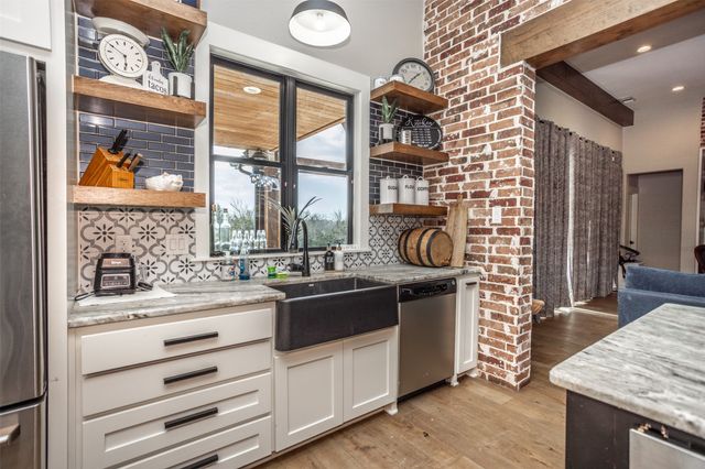 1205 Northshore Lane, Valley View, TX 76272