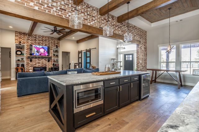 1205 Northshore Lane, Valley View, TX 76272