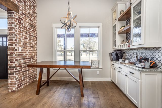 1205 Northshore Lane, Valley View, TX 76272