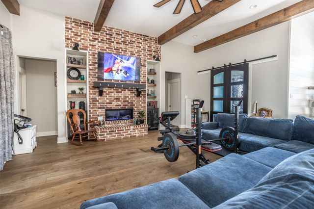 1205 Northshore Lane, Valley View, TX 76272