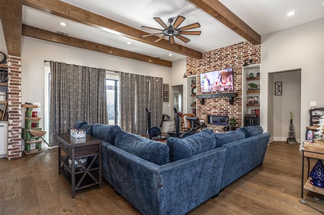 1205 Northshore Lane, Valley View, TX 76272