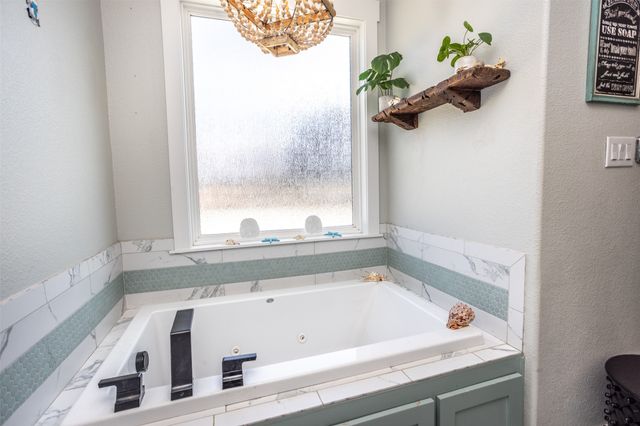 1205 Northshore Lane, Valley View, TX 76272