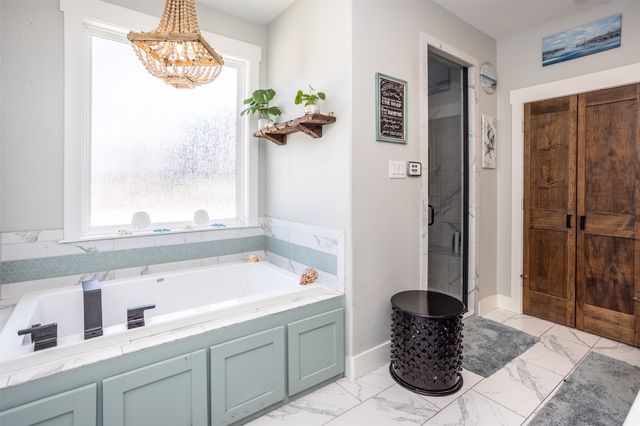 1205 Northshore Lane, Valley View, TX 76272