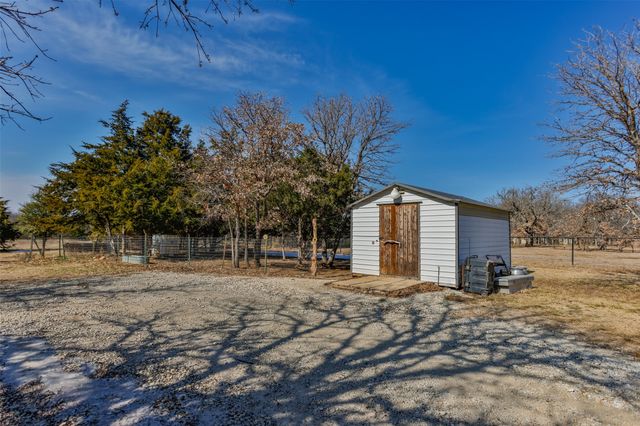 1205 Northshore Lane, Valley View, TX 76272