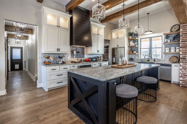 1205 Northshore Lane, Valley View, TX 76272