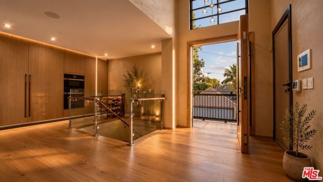 8721 Sunset Plaza Terrace, West Hollywood, CA 90069