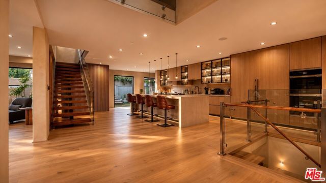 8721 Sunset Plaza Terrace, West Hollywood, CA 90069