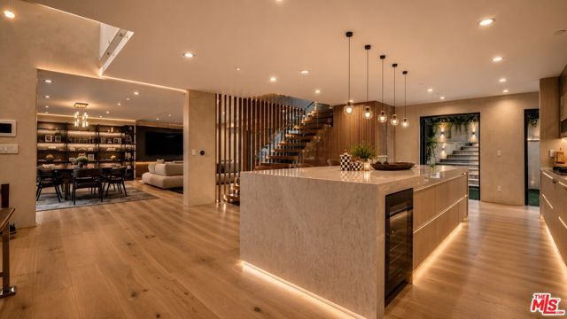 8721 Sunset Plaza Terrace, West Hollywood, CA 90069