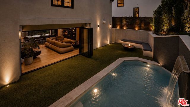 8721 Sunset Plaza Terrace, West Hollywood, CA 90069