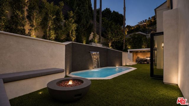 8721 Sunset Plaza Terrace, West Hollywood, CA 90069