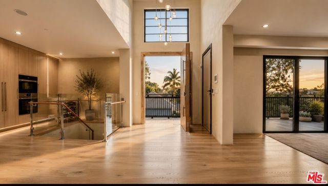 8721 Sunset Plaza Terrace, West Hollywood, CA 90069