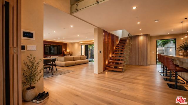 8721 Sunset Plaza Terrace, West Hollywood, CA 90069