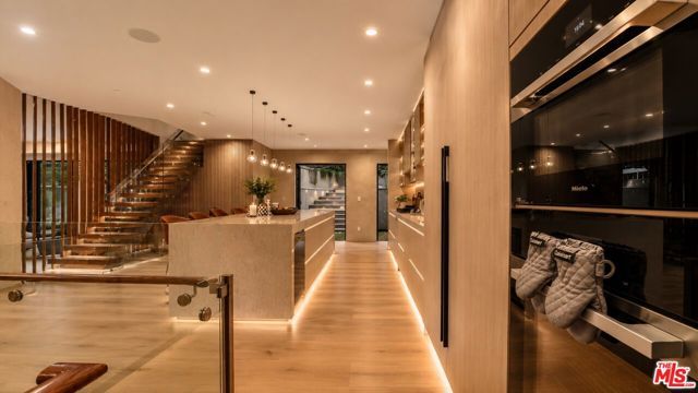8721 Sunset Plaza Terrace, West Hollywood, CA 90069