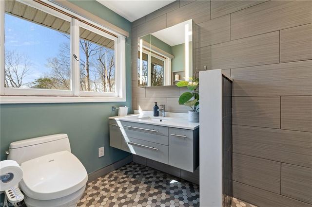 5313 Montevista Drive, Greensboro, NC 27407