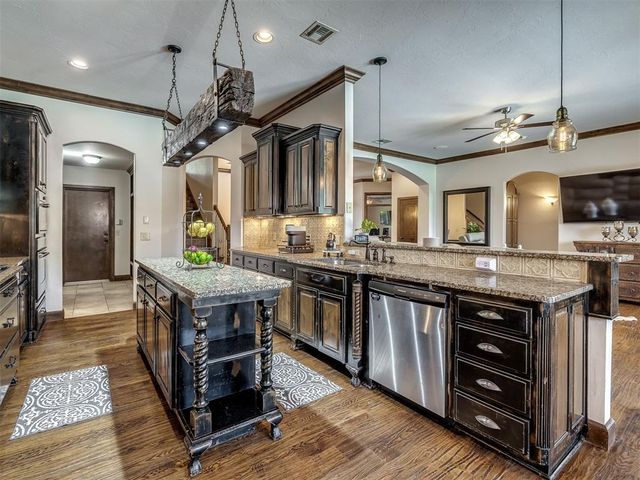 1317 Narrows Bridge Circle, Edmond, OK 73034