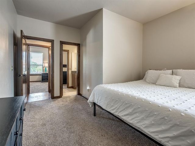 1317 Narrows Bridge Circle, Edmond, OK 73034