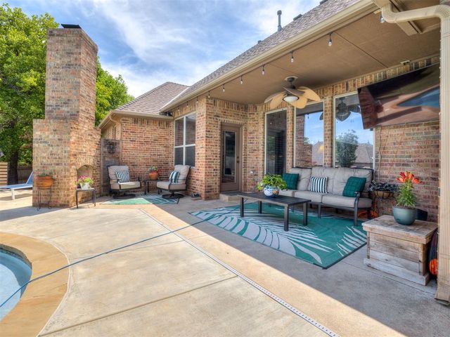 1317 Narrows Bridge Circle, Edmond, OK 73034