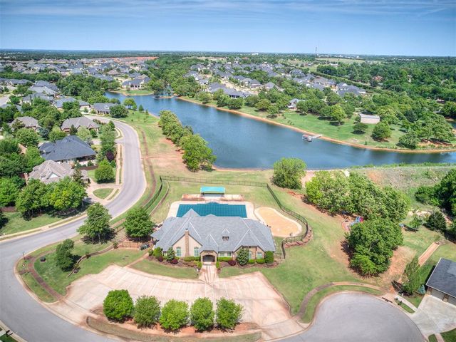 1317 Narrows Bridge Circle, Edmond, OK 73034