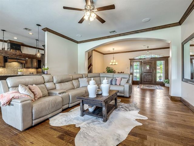 1317 Narrows Bridge Circle, Edmond, OK 73034