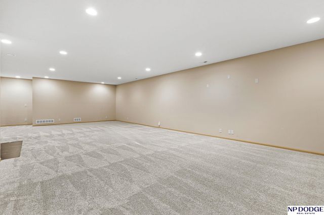 2841 Valley Stream Drive, Lincoln, NE 68516