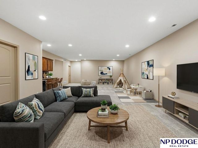 2841 Valley Stream Drive, Lincoln, NE 68516