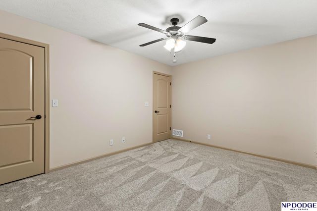 2841 Valley Stream Drive, Lincoln, NE 68516