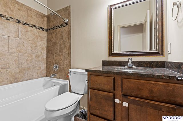 2841 Valley Stream Drive, Lincoln, NE 68516