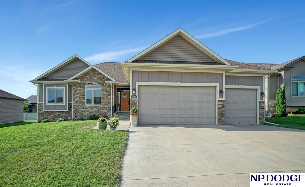 2841 Valley Stream Drive, Lincoln, NE 68516