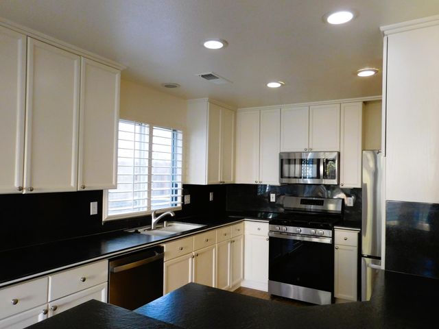 7466 N Hayston Avenue W, Fresno, CA 93720