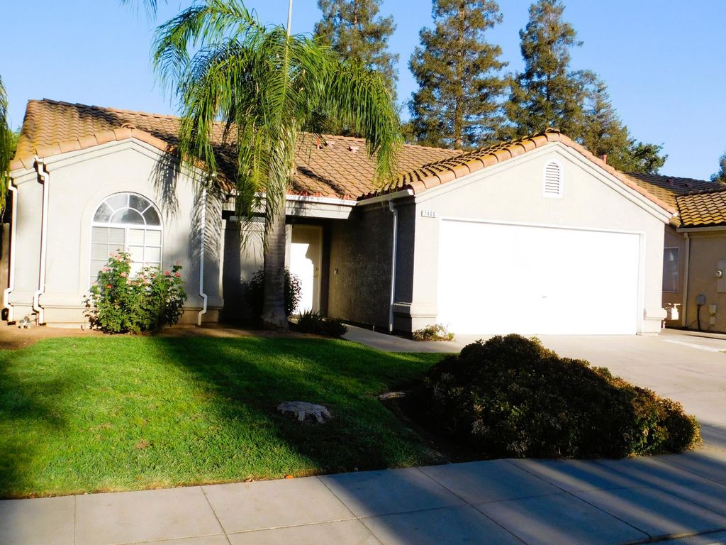 Image 1 of property listing at 7466 N Hayston Avenue W, Fresno, CA 93720