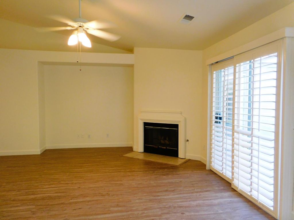 Image 3 of property listing at 7466 N Hayston Avenue W, Fresno, CA 93720