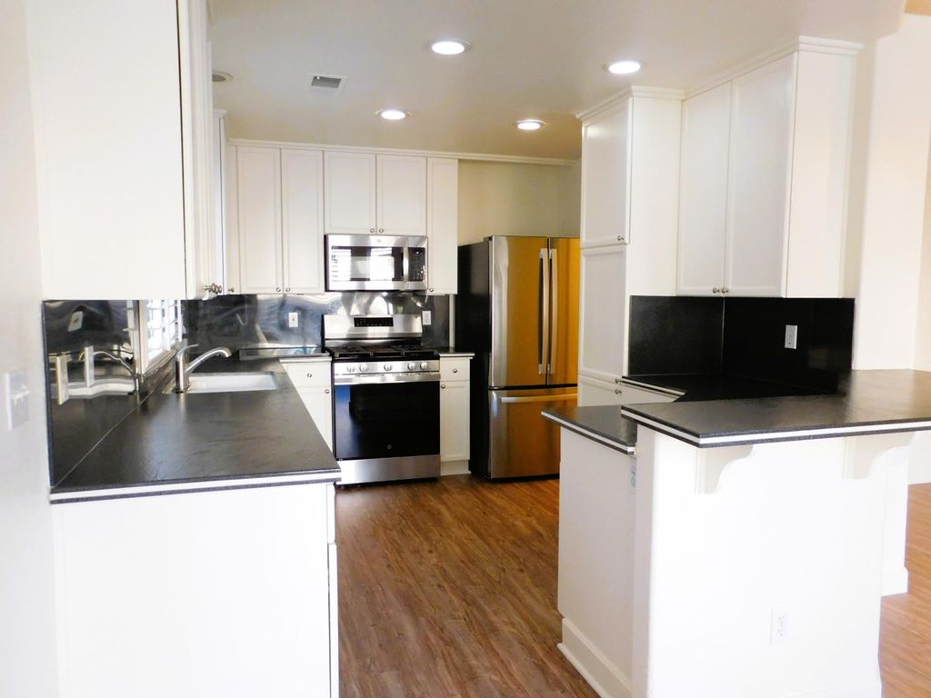 Image 4 of property listing at 7466 N Hayston Avenue W, Fresno, CA 93720