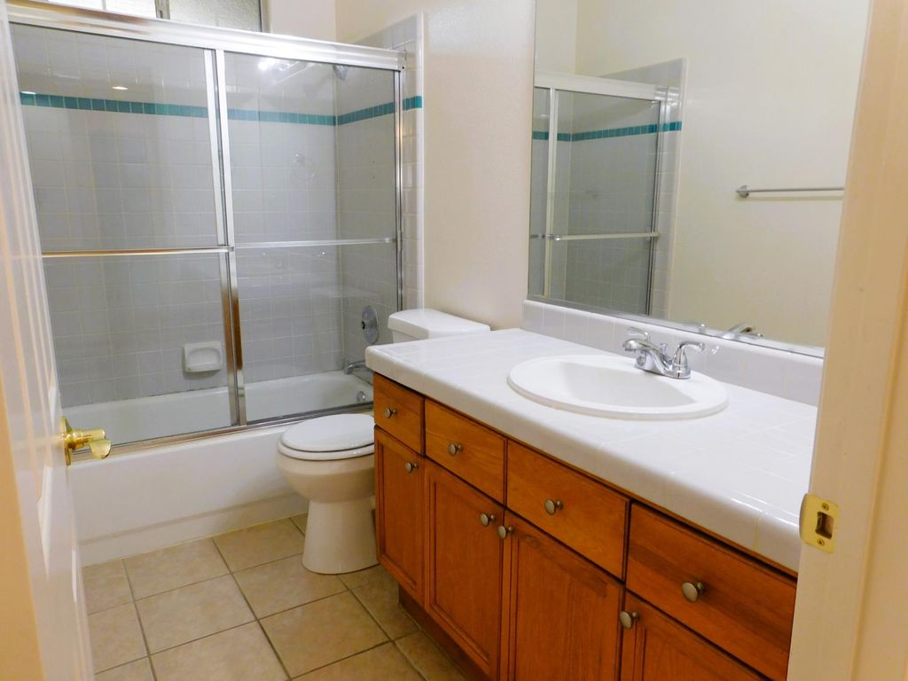 Image 6 of property listing at 7466 N Hayston Avenue W, Fresno, CA 93720
