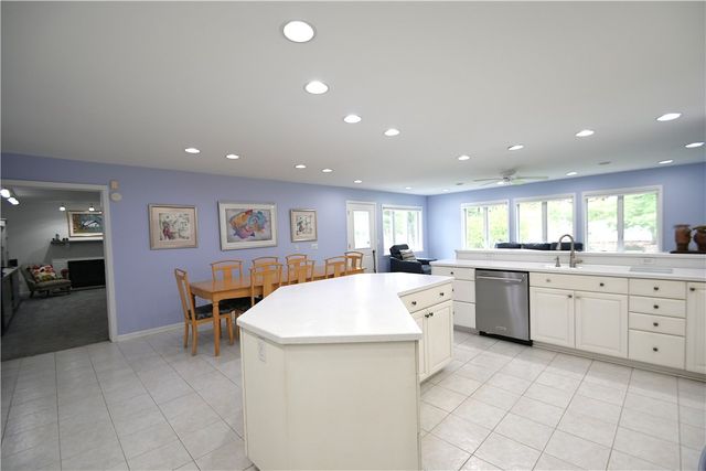 38 Farm Field Lane, Pittsford, NY 14534