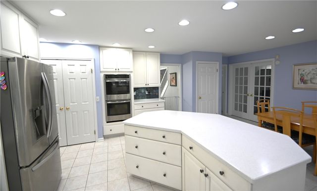 38 Farm Field Lane, Pittsford, NY 14534