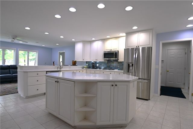 38 Farm Field Lane, Pittsford, NY 14534