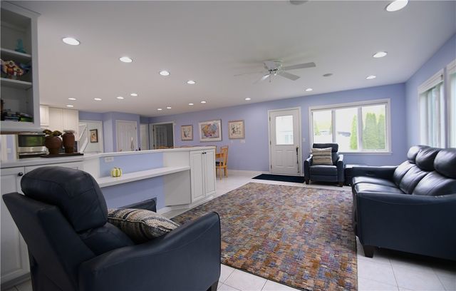 38 Farm Field Lane, Pittsford, NY 14534